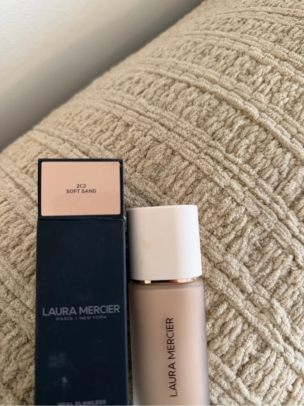 laura mercier | Real Flawless Weightless Perfecting Foundation
